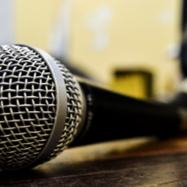 6245fc3949165173dda75f4c_an-up-close-picture-of-a-microphone